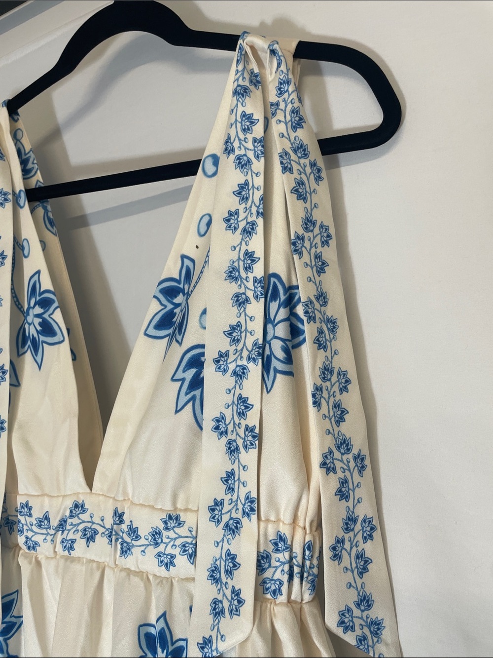 White & Blue Floral Maxi Dress with V-Neck Plunge Farm Rio like- No Tags! - Picture 6 of 7